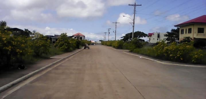 puente acuna village roxas city